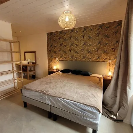 La Maisonnette De L Espace Themis, Piscine Partagee Villa