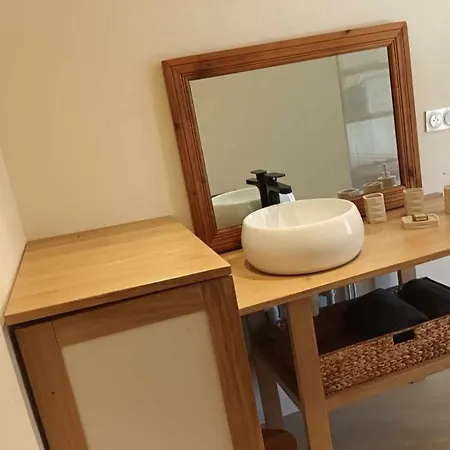 La Maisonnette De L Espace Themis, Piscine Partagee Villa