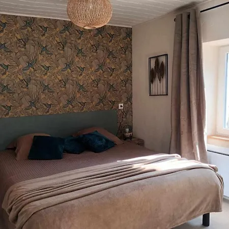 La Maisonnette De L Espace Themis, Piscine Partagee