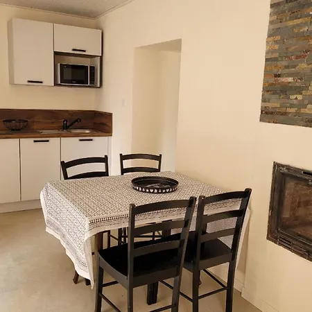 La Maisonnette De L Espace Themis, Piscine Partagee Villa *