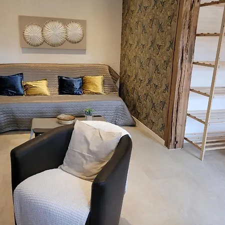 La Maisonnette De L Espace Themis, Piscine Partagee Villa *